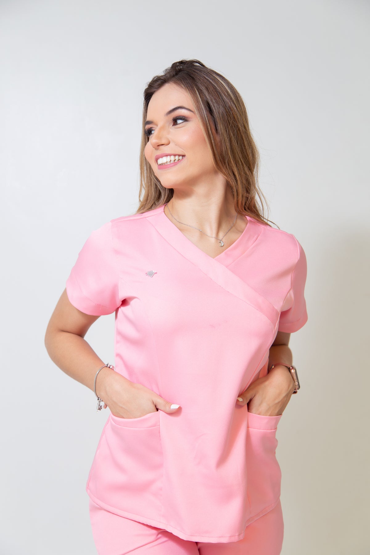 SCRUB LAURA - EM CREPE DE ALFAIATARIA